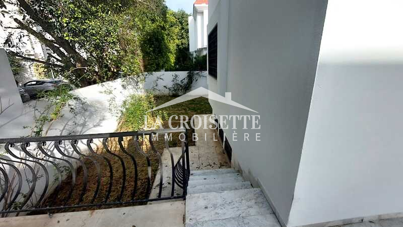 Villa S+4 avec piscine à La Marsa